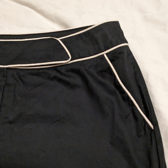 Cotton A-line Skirt w/ pockets, front split, & piping detail on waistband - Picture 3 of 12